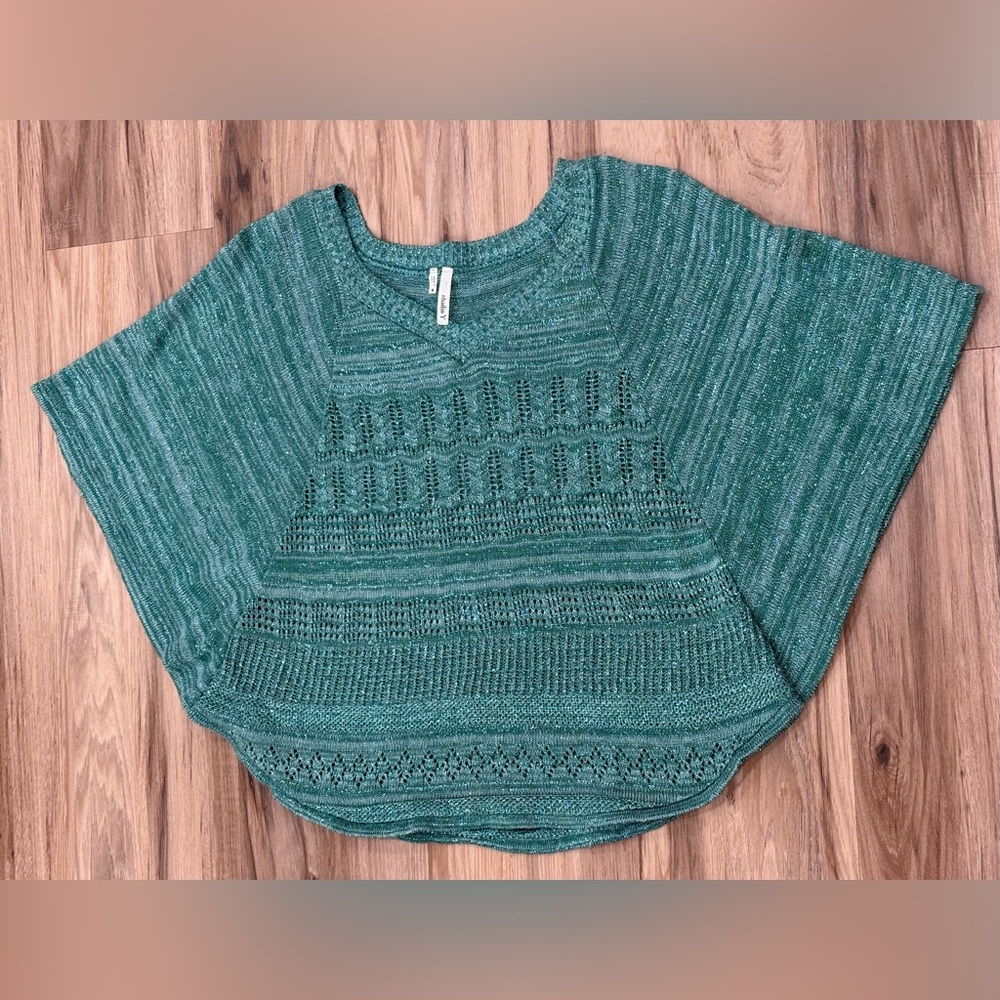 🎄🎄🎄Vintage Green With Metallic Green Threads Flowy Short Sleeve Shirt 🎄🎄🎄